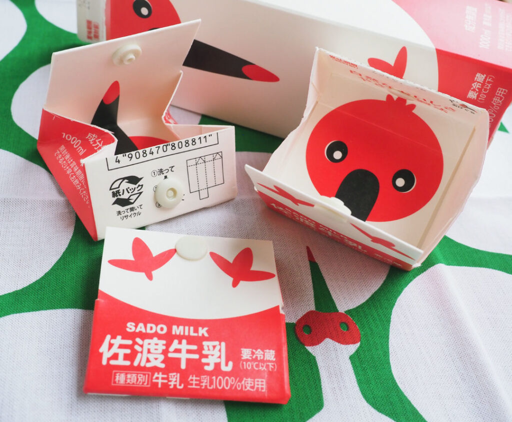 佐渡乳業の牛乳パックで作ったコインケース
